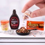 MGA Entertainment MGA's Miniverse Make It Mini Hershey's Multipack Mini Collectibles, Puppenzubehör 